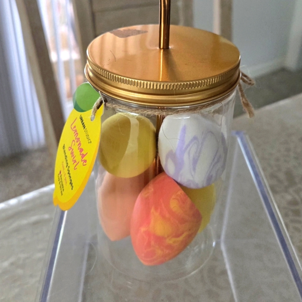 Cosmetic Makeup Blending Sponges In Container